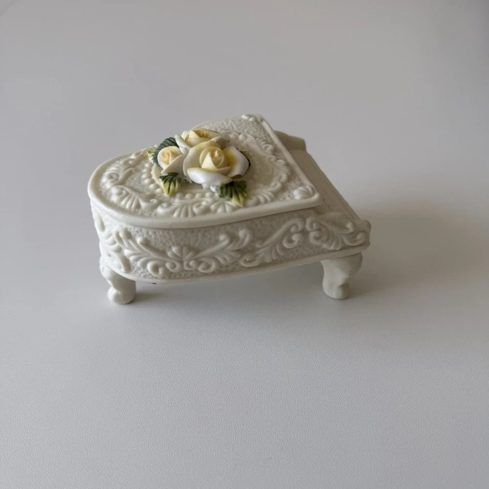 Cornerstone Creations White Ceramic Grand Piano Yellow‎ Roses Trinket Box 2001